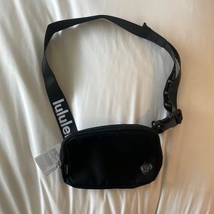 LULU LEMON EVERYWHERE BELT BAG